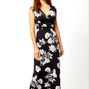 ⭐️Host Pick⭐️ BNWT Le Chateau Maxi Floral Maxi Dress